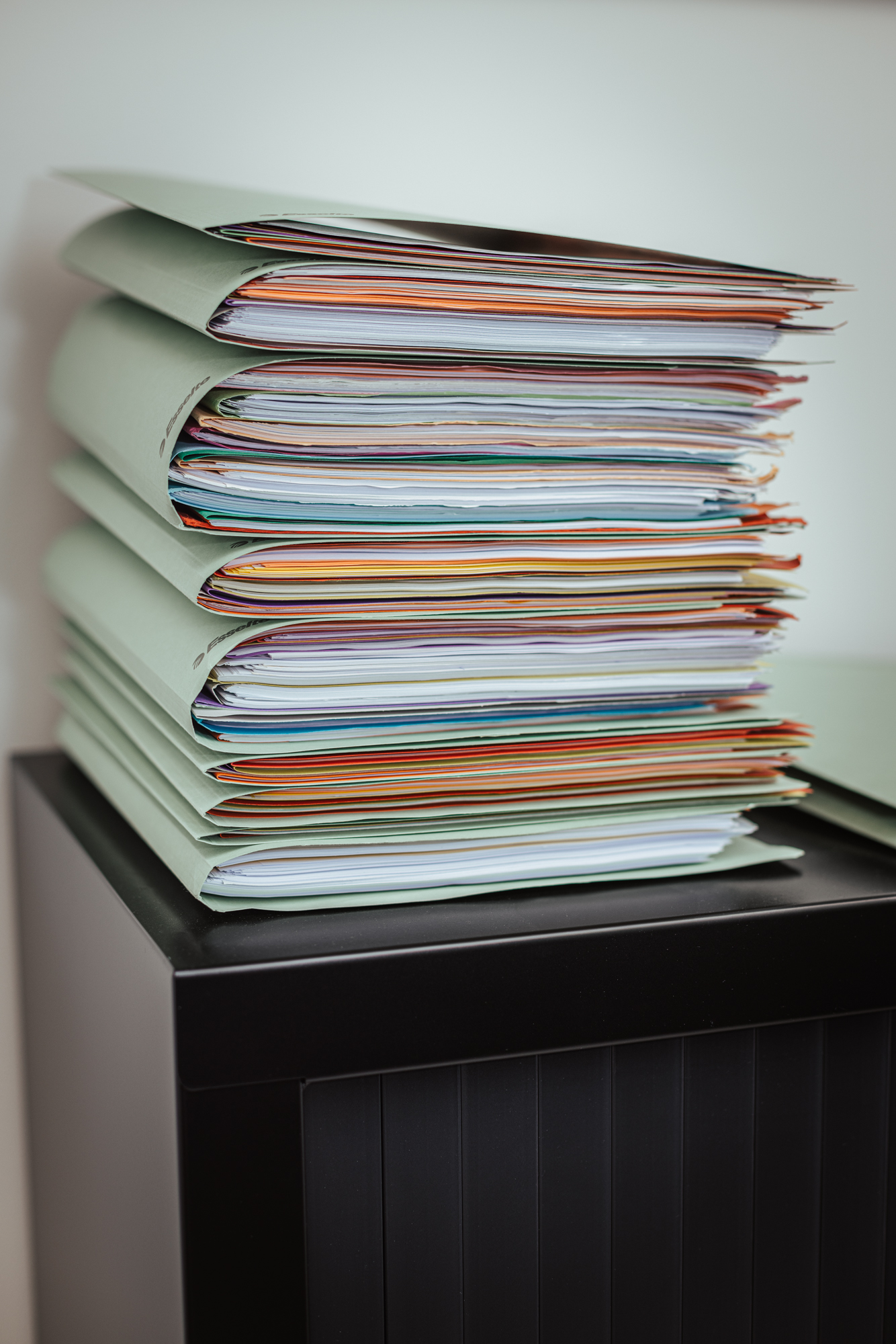 Aktenstapel | pile de dossiers